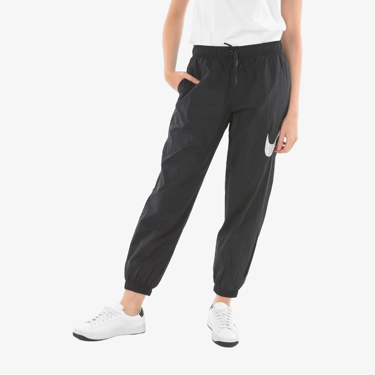 Nike Regular-Waist Joggers LOOSE FIT With Contrasting Logo in Black