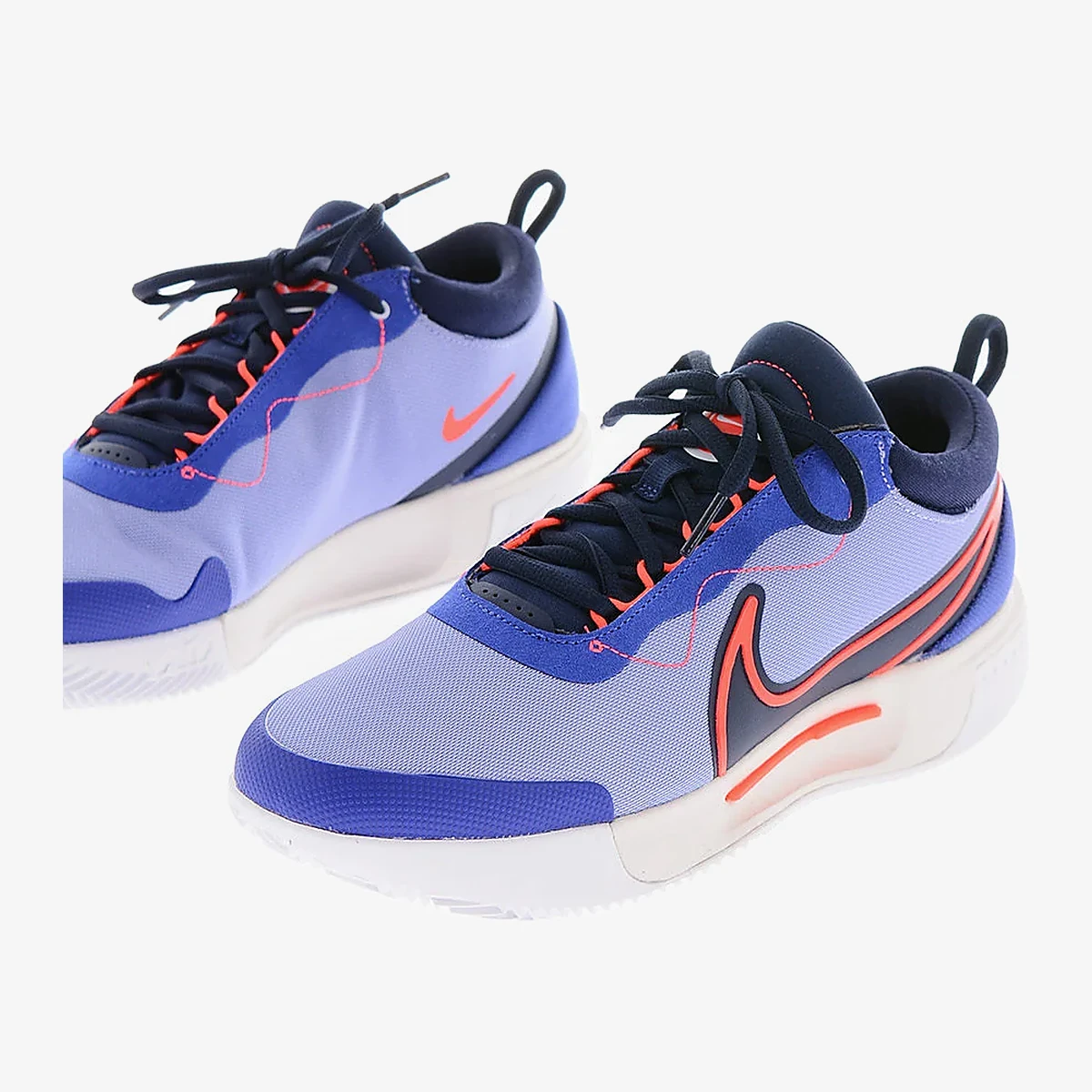 Nike Low-Top Sneakers ZOOM COURT PRO CLY With Contrasting Sole in Blue